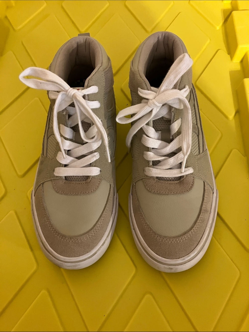 Airwalk Kids Beige and White Lace-Up Sneakers